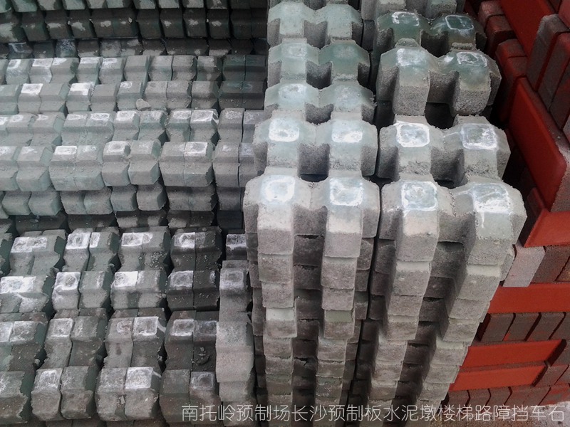 图||水泥隔离墩|水泥隔离墩价格|交通水泥墩|预制板规格|水泥预制板|预制板价格|
长沙 彩砖 水泥制品 预制构件 路沿石 沟盖板